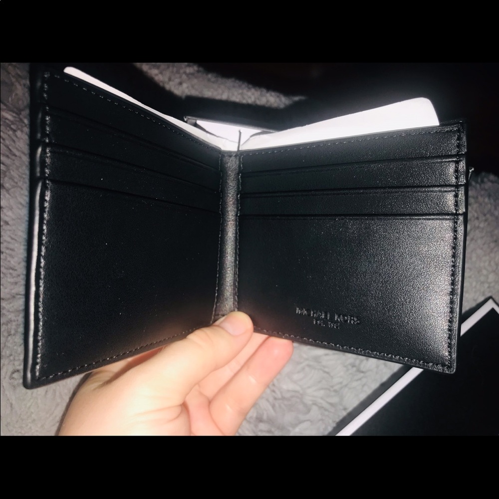 NWT - Michael Kors Wallet - Picture 3 of 4